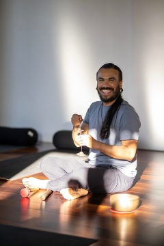 Copy-of-Copy-of-Claudio-seated-smile-best